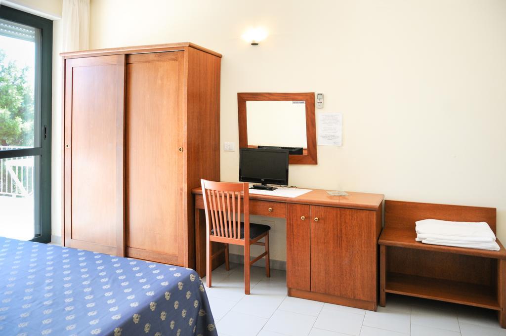 Hotel Villaggio Aurora San Pietro in Bevagna Room photo